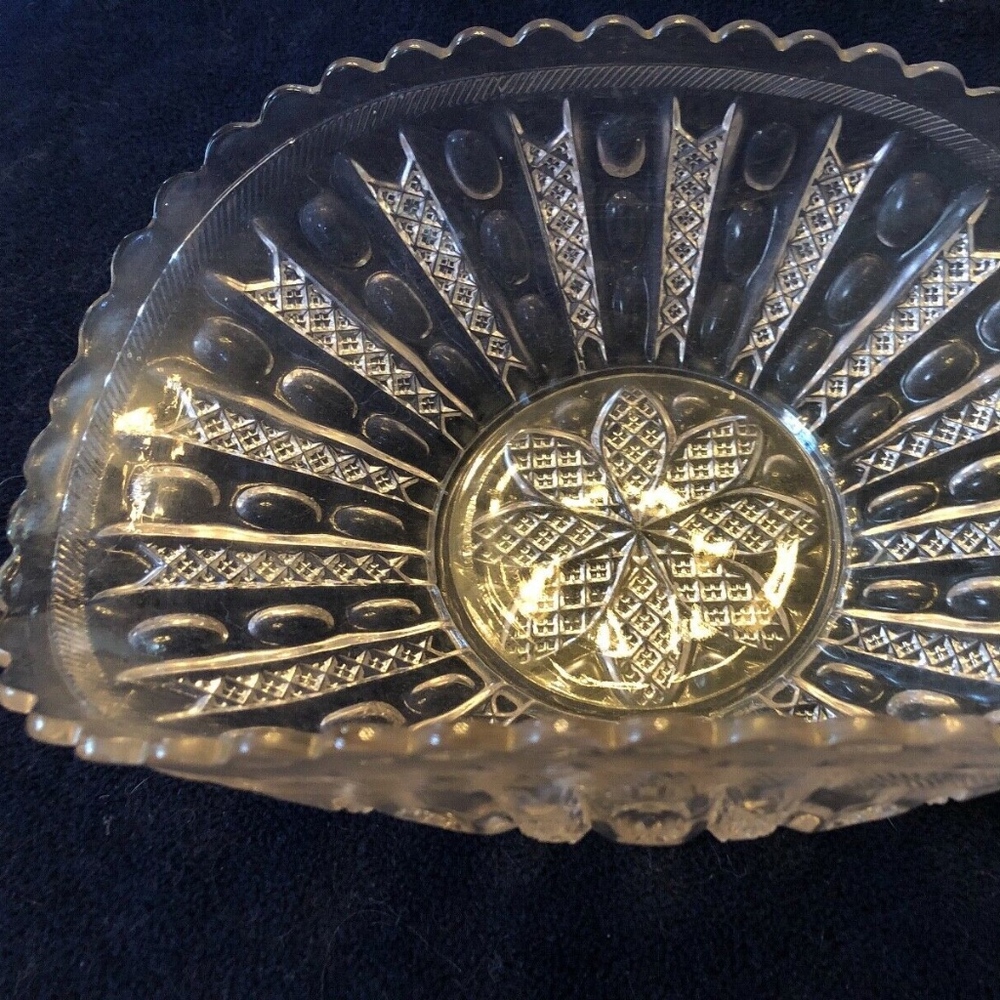 Oval Bowl Scalloped w/ Rolled Edges Centerpiece